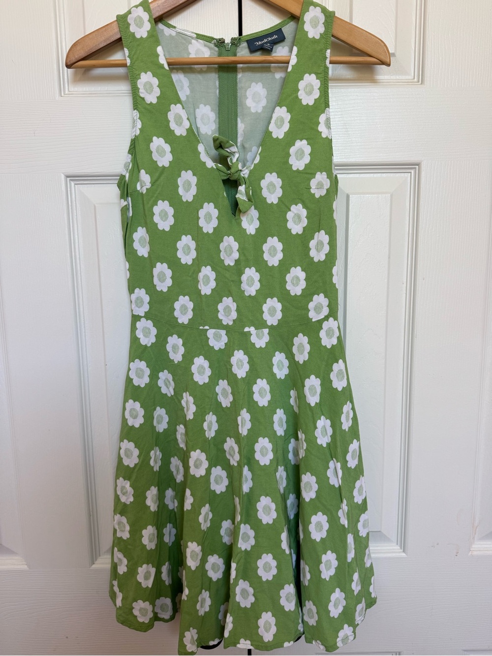 ModCloth Daisy Green White A-Line Keyhole Dress Size 4 Retro